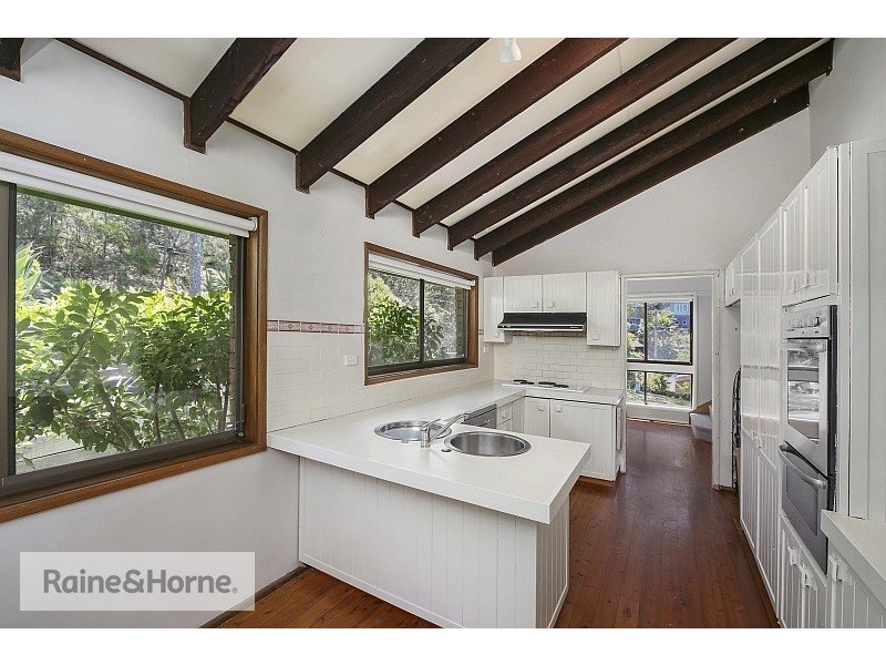 2 Goondi Close, Horsfield Bay NSW 2256