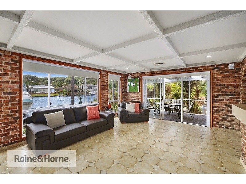 21 Helmsman Boulevard, St Huberts Island NSW 2257