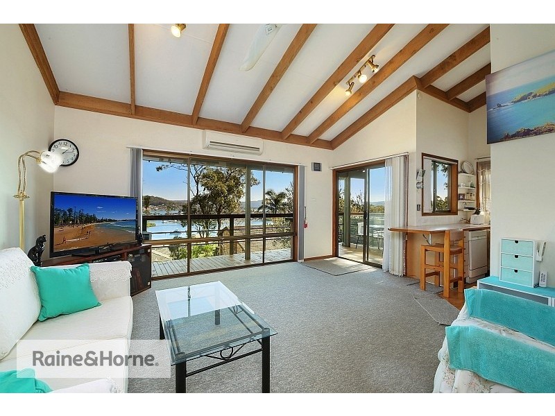 52 Yugari Crescent, Daleys Point NSW 2257