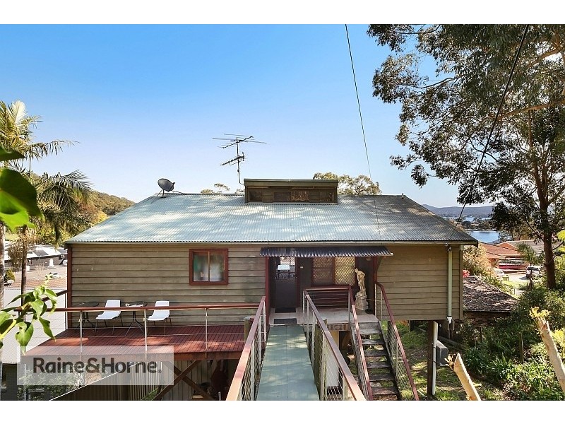 52 Yugari Crescent, Daleys Point NSW 2257