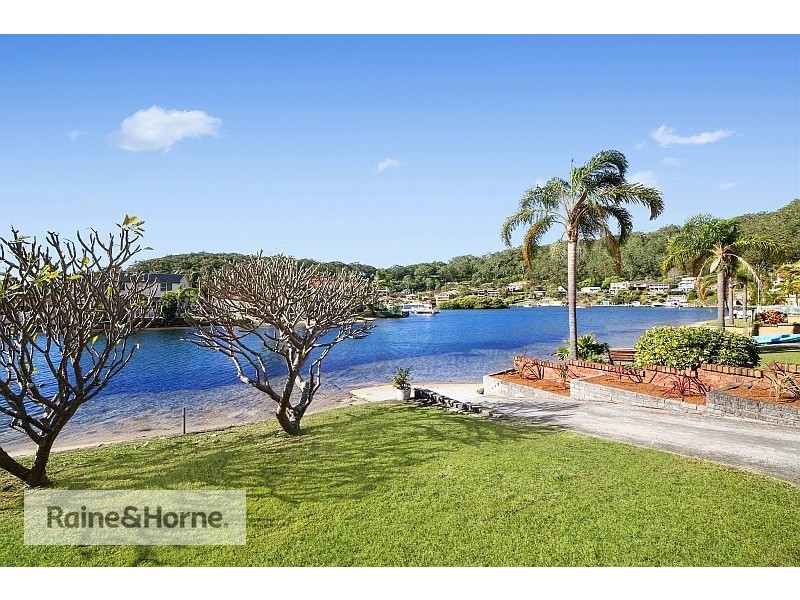 11 Helmsman Boulevard, St Huberts Island NSW 2257