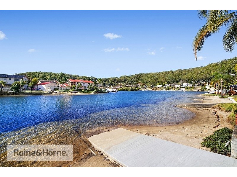 11 Helmsman Boulevard, St Huberts Island NSW 2257