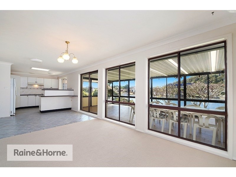 11 Helmsman Boulevard, St Huberts Island NSW 2257