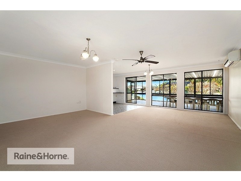 11 Helmsman Boulevard, St Huberts Island NSW 2257