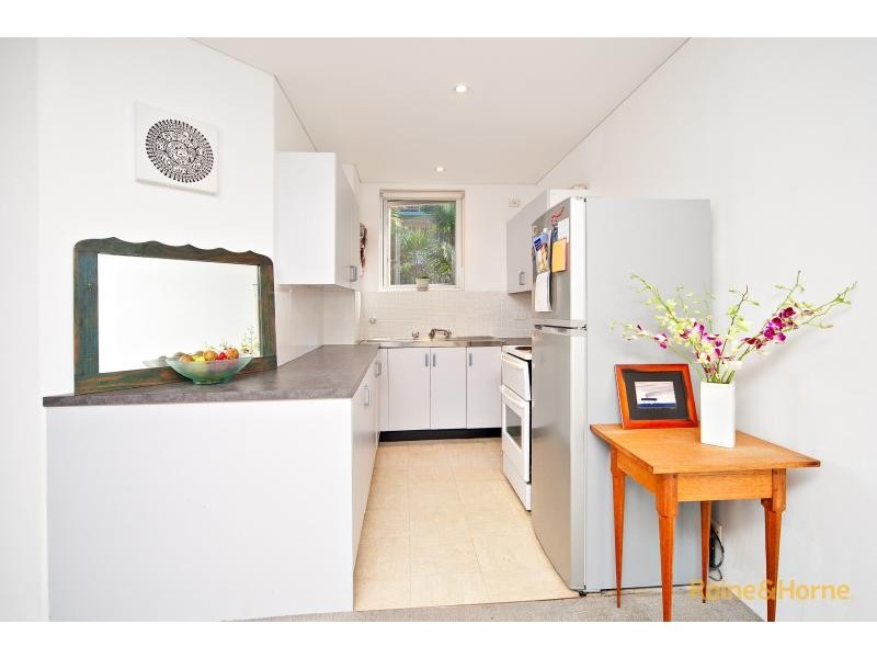 8/6 Campbell Parade, Manly Vale NSW 2093