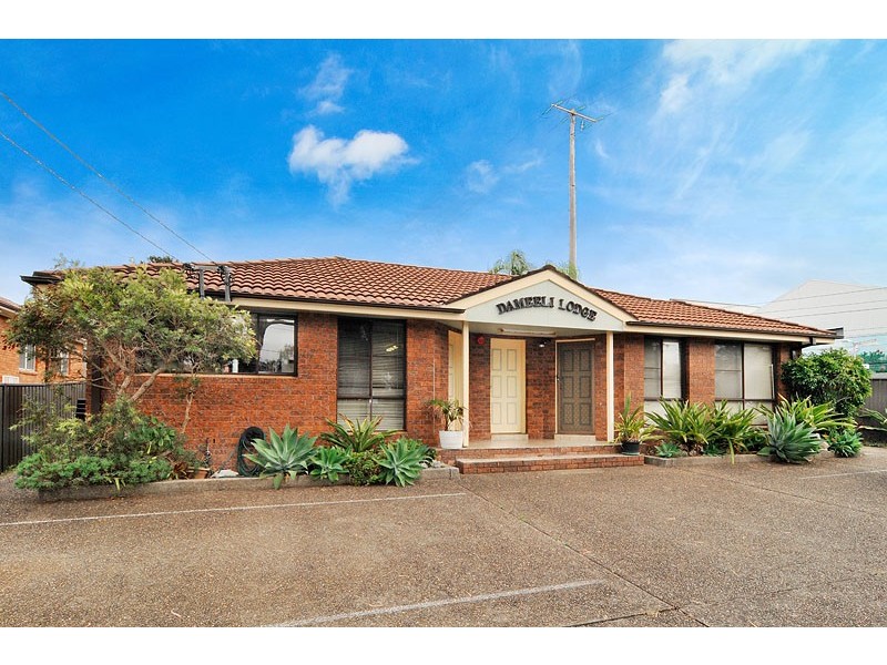 9 Dameeli Ave, Kirrawee NSW 2232