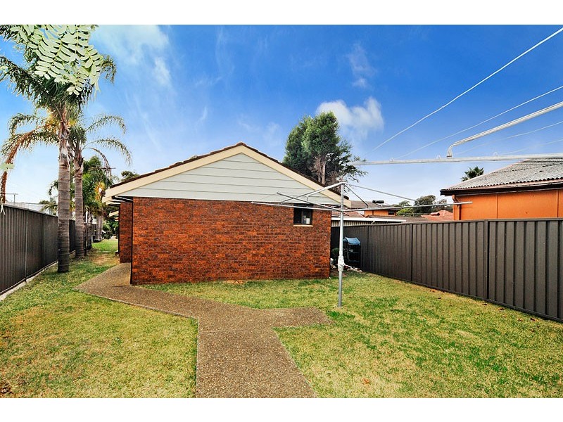 9 Dameeli Ave, Kirrawee NSW 2232