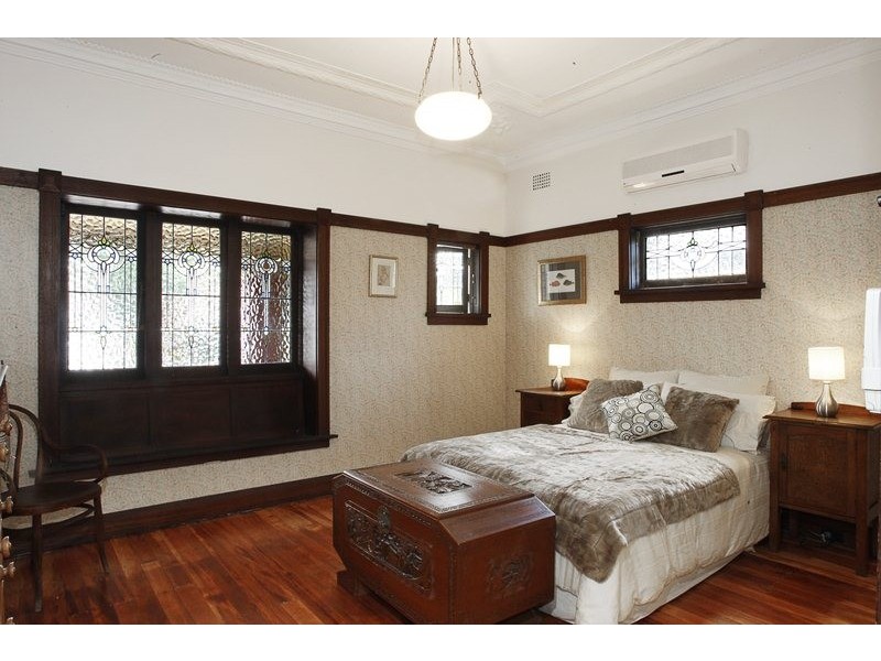 8 Sym Avenue, Burwood NSW 2134