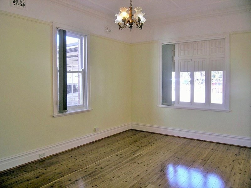 4 Shakespeare St, Campsie NSW 2194