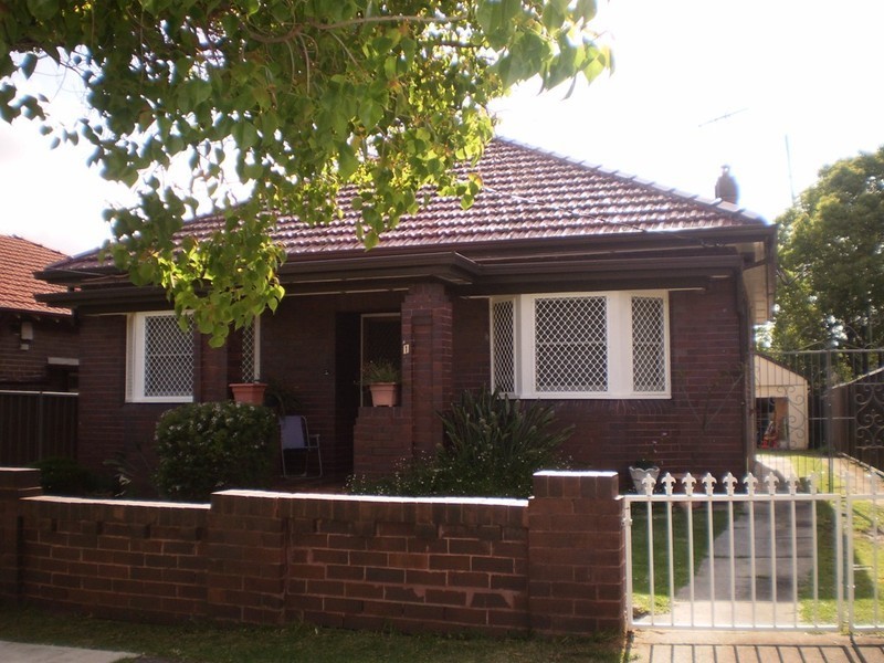 1 Manning Avenue, Strathfield South NSW 2136