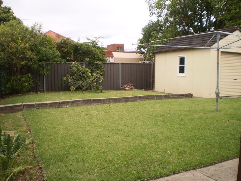 1 Manning Avenue, Strathfield South NSW 2136