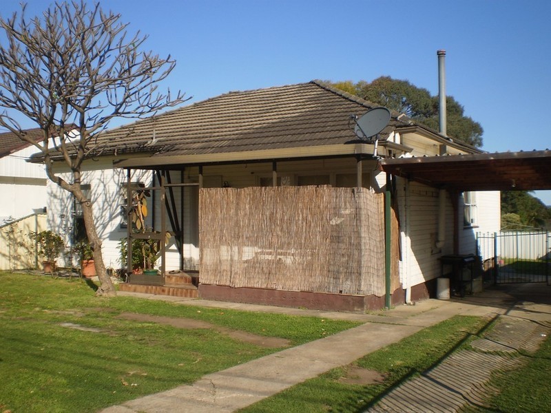 11 HAIG AVENUE, Georges Hall NSW 2198