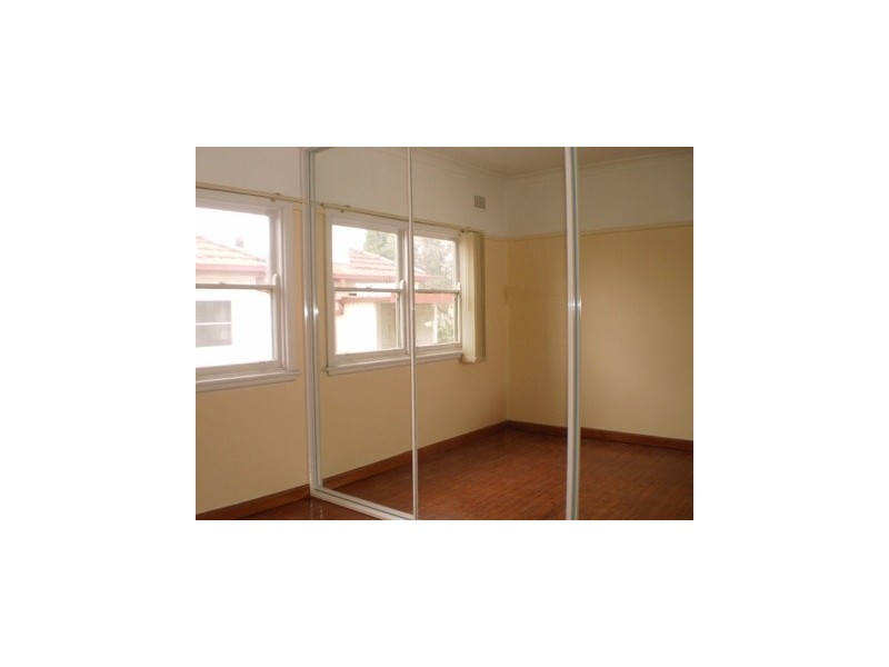 6 Russell Street, Greenacre NSW 2190