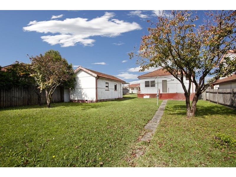 6 Russell Street, Greenacre NSW 2190