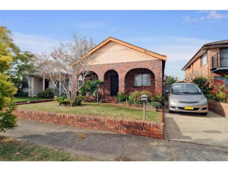 4 Lees Avenue, Croydon Park NSW 2133