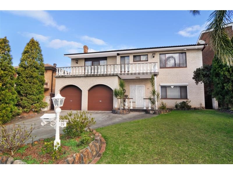 19 Islington Crescent, Greenacre NSW 2190