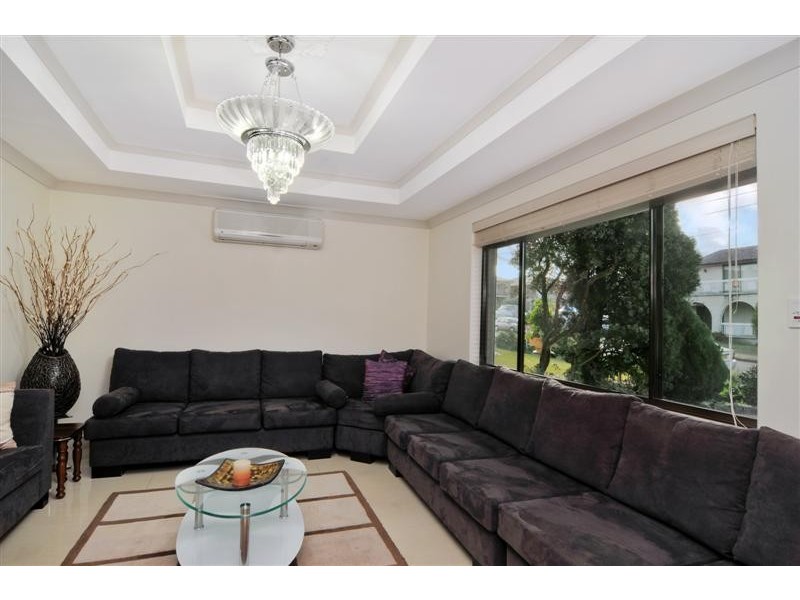 19 Islington Crescent, Greenacre NSW 2190