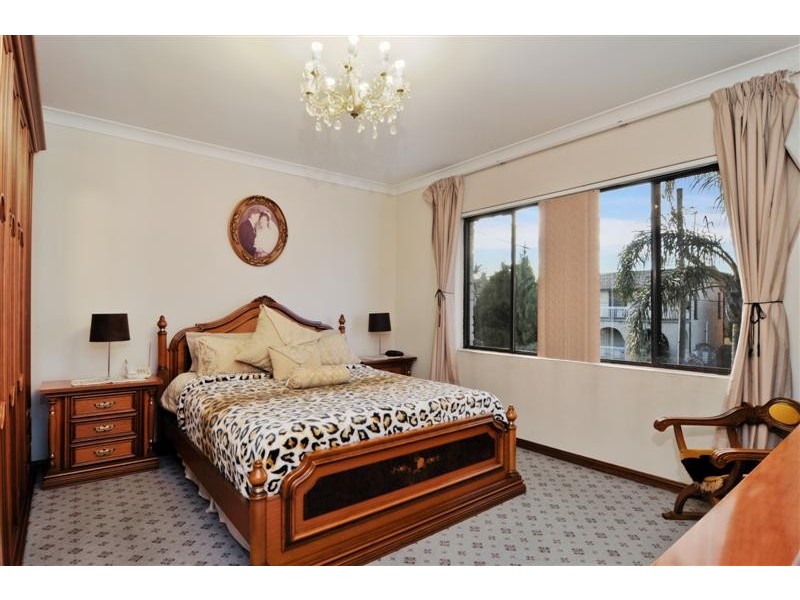 19 Islington Crescent, Greenacre NSW 2190