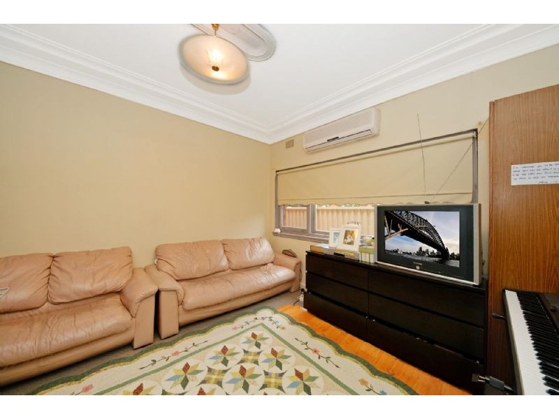 11 Statham Street, Belfield NSW 2191