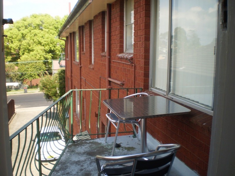 8/13 McKern Street, Campsie NSW 2194