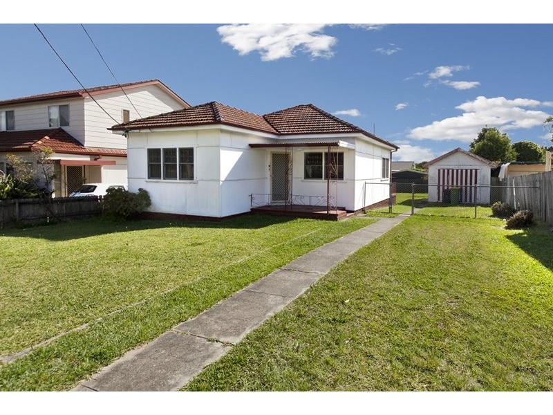 6 Russell Street, Greenacre NSW 2190