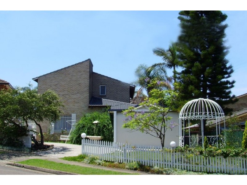 5 Belford Place, Greenacre NSW 2190