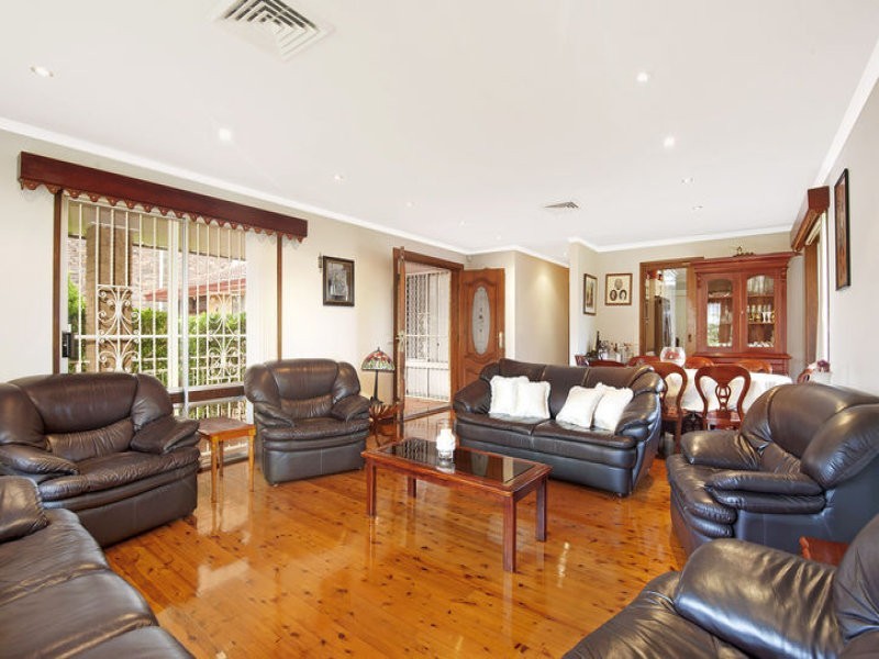 17 Orana Place, Greenacre NSW 2190
