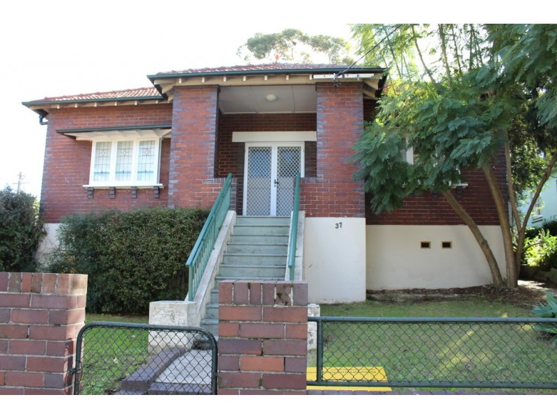 37 HILLCREST AVENUE, Hurstville NSW 2220