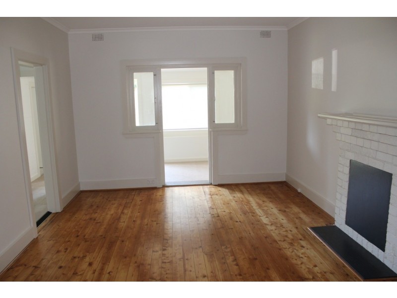 37 HILLCREST AVENUE, Hurstville NSW 2220