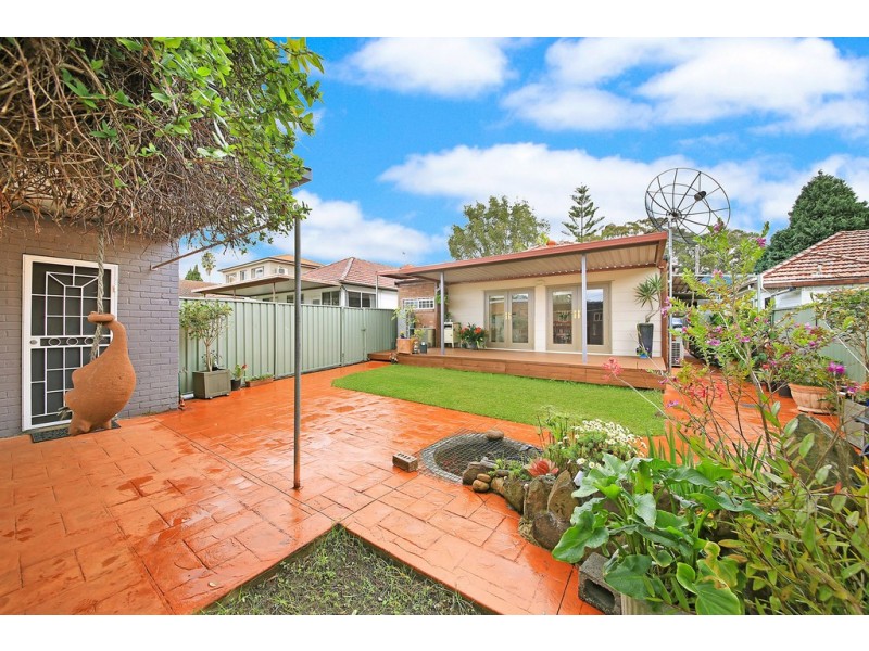 14 Girraween St, Kingsgrove NSW 2208