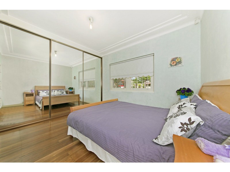 14 Girraween St, Kingsgrove NSW 2208