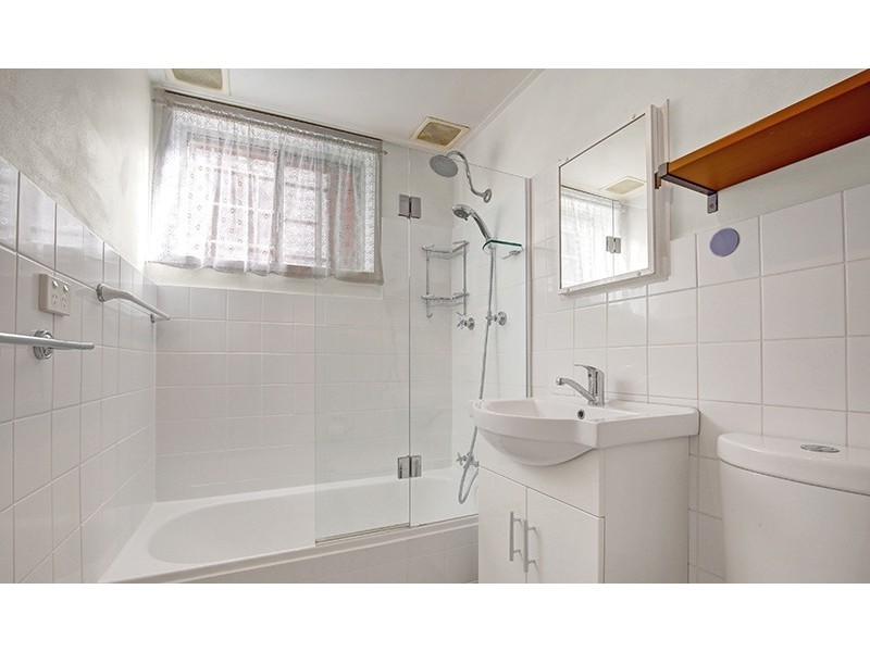 2/5 St Albans Road, Kingsgrove NSW 2208