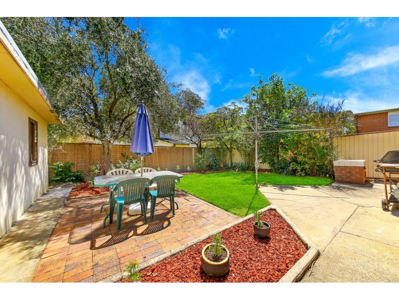 35 MOOREFIELDS RD, Kingsgrove NSW 2208