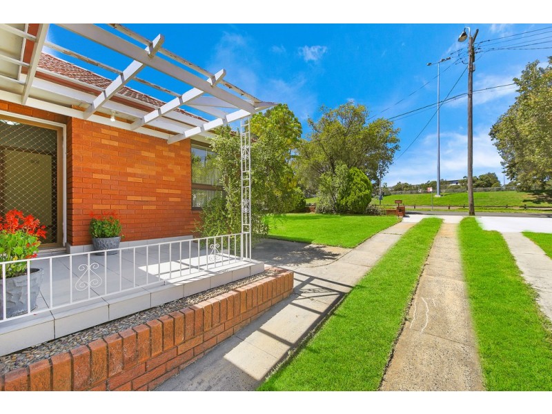35 MOOREFIELDS RD, Kingsgrove NSW 2208