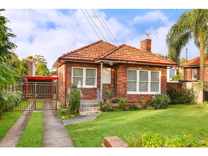 44 LEGGE ST, Roselands NSW 2196