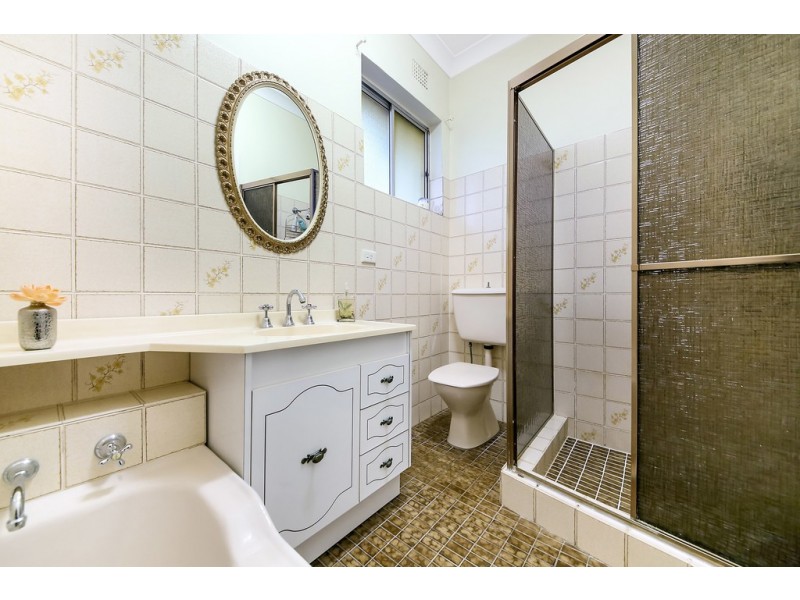 44 LEGGE ST, Roselands NSW 2196