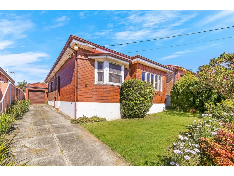 8 TODD ST, Kingsgrove NSW 2208