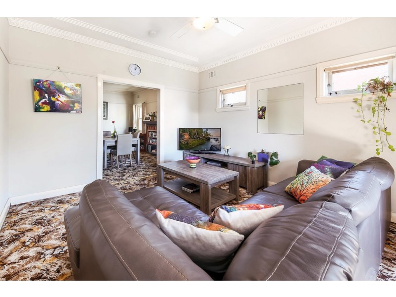 8 TODD ST, Kingsgrove NSW 2208