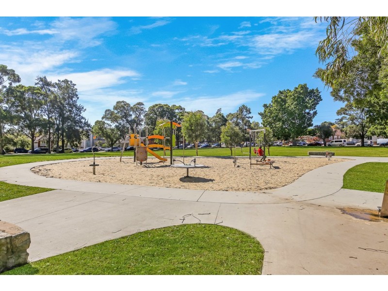 8 TODD ST, Kingsgrove NSW 2208