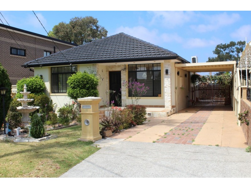 18 Junee Crescent, Kingsgrove NSW 2208