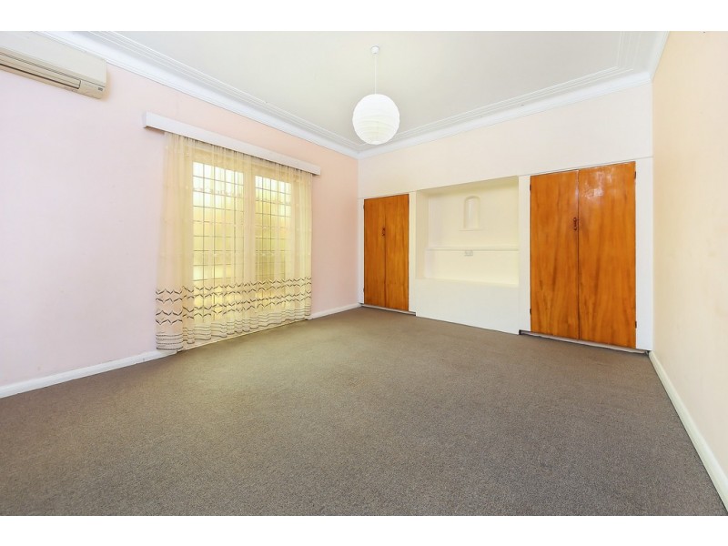 20 MOYA CRESCENT, Kingsgrove NSW 2208