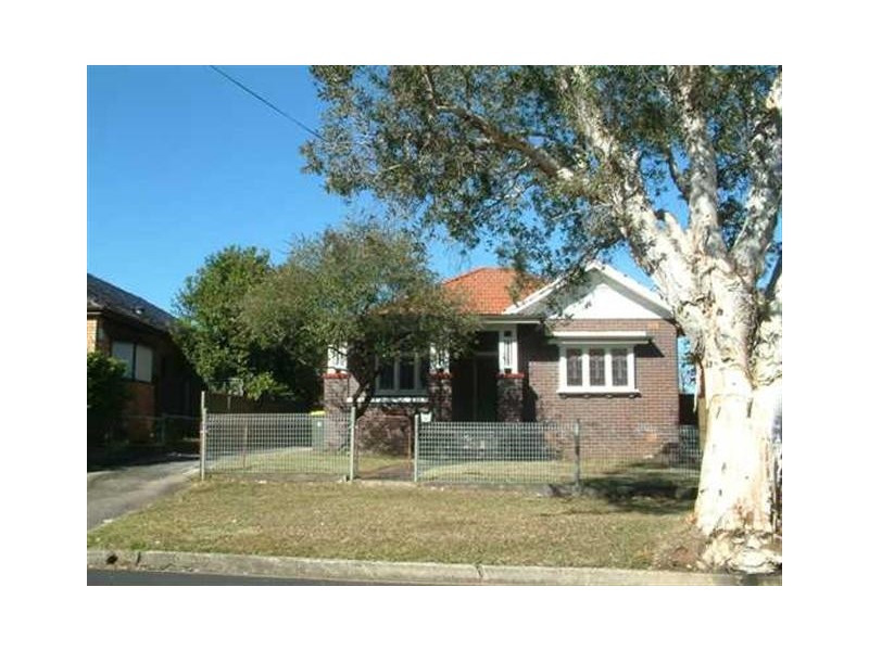 18  Dunkirk Avenue, Kingsgrove NSW 2208