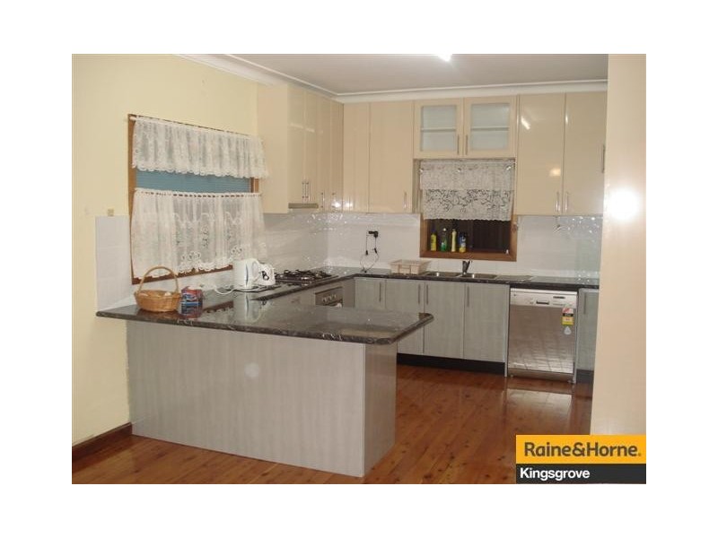 8 Leon Ave, Roselands NSW 2196