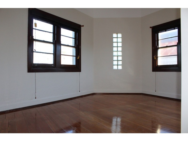 8 livingstone road, Petersham NSW 2049