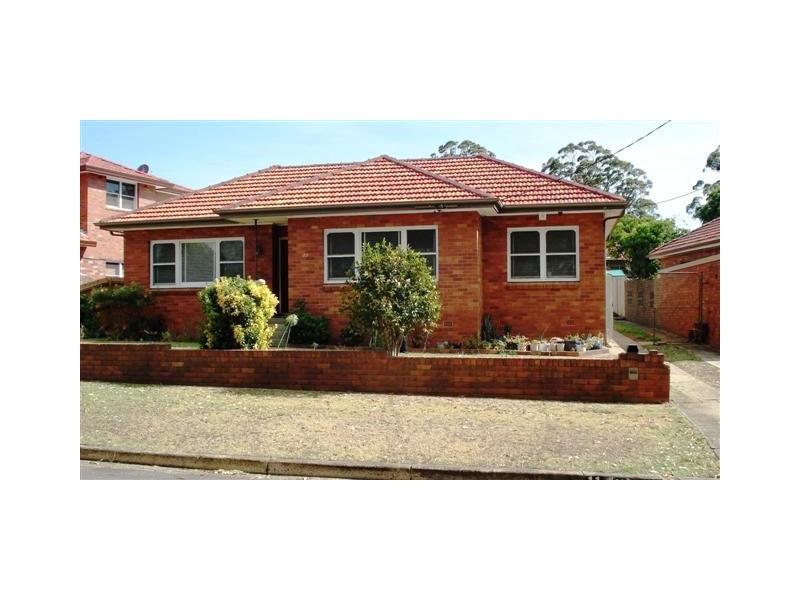 11 Caloola Crescent, Beverly Hills NSW 2209