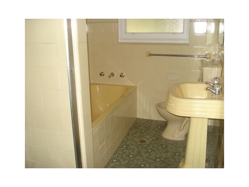 11 Caloola Crescent, Beverly Hills NSW 2209