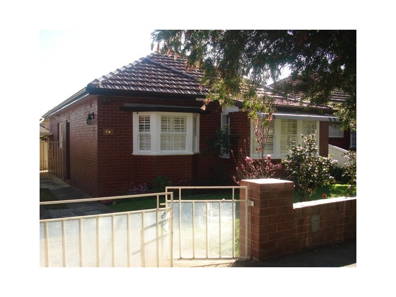 19 Dowsett Road, Kingsgrove NSW 2208