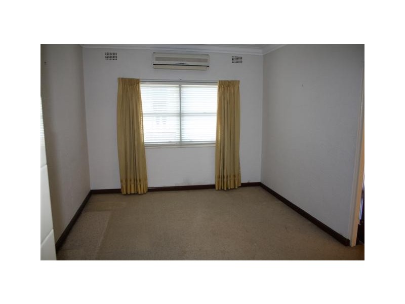 6 Simmons Road, Kingsgrove NSW 2208