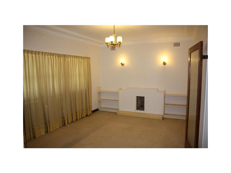 6 Simmons Road, Kingsgrove NSW 2208