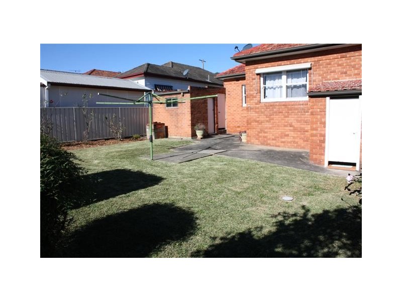 6 Simmons Road, Kingsgrove NSW 2208